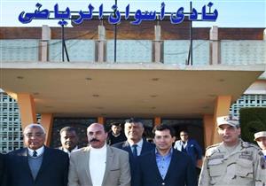 وزير الشباب يدعم نادي أسوان الرياضي بمليون جنيه