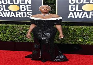 بفستان غريب وإطلالة صادمة.. هكذا ظهرت سينثيا إيريفو بحفل جولدن جلوب