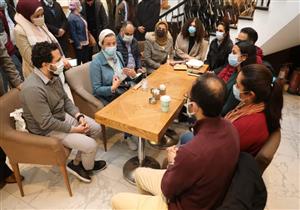 وزيرة البيئة  تلتقي عددًا من أصحاب المحلات والمطاعم للنقاش حول استعدادهم لتبني بدائل البلاستيك 