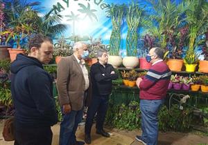 قبل ساعات من افتتاحه.. رئيس الإرشاد الزراعي يتفقد معرض زهور الربيع