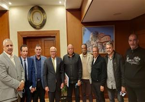 محافظ بورسعيد يجتمع بلجنة ضبط العمليات الاستيرادية بالمنطقة الحرة