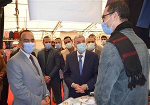 صور.. افتتاح معرض المشروعات الصغيرة والمتوسطة لشباب الخريجين في المنيا