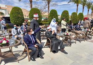 في الذكرى الـ 32 لاستردادها.. محافظ جنوب سيناء يرفع العلم المصري على أرض طابا