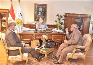 محافظ أسيوط: مشروعات كثيفة العمالة للحد من الهجرة غير النظامية 