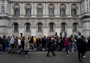 حشد ضخم يتجمع في مظاهرة مناهضة للإغلاق وسط لندن