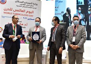 تكريم أعضاء البرنامج الوطني لمكافحة الدرن برئاسة "وجدي أمين"