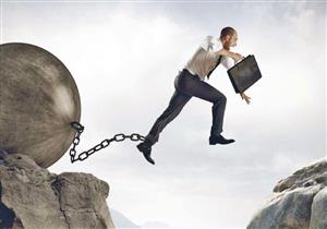 متى يتعين على المرء "القفز من السفينة" عندما تتعرض الشركة التي يعمل بها للانهيار؟