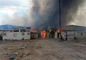 صور.. حريق هائل داخل مصنع كرتون في البحيرة