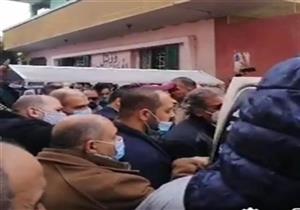 خالد يوسف يتقدم تشييع جثمان شقيقه في القليوبية