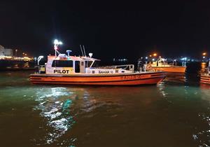 بالصور.. سقوط سيارة في المياه أمام مرفق معديات بورسعيد