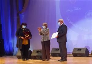 صور.. وزيرة الثقافة تكرم 7 شخصيات من أبناء بورسعيد