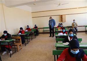 1900طالب بالصف الأول الثانوي يؤدون امتحانات الفلسفة والمنطق بالوادي الجديد