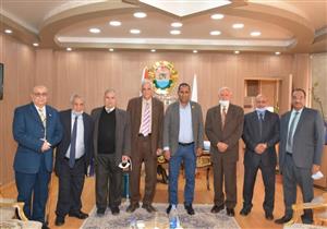 رئيس جامعة أسوان يستقبل لجنة فحص الإنتاج العلمي لأساتذة هندسة الطاقة 