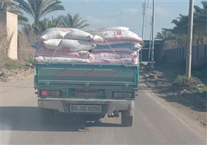 "دخل في حارة سد".. الأهالي يحاصرون سيارة دقيق هرب قائدها من حملة تموينية في البحيرة (صور)