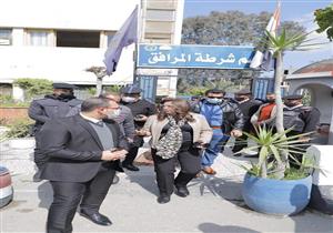 صور.. محافظ دمياط تتفقد قسم المرافق وتوجه باستمرار الحملات