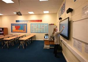 التلاميذ يعودون إلى المدارس في انجلترا مع تخفيف القيود المرتبطة بالوباء