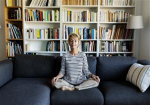 وضعيات تساعد على تخفيف الأعراض المؤلمة لانتفاخ المعدة