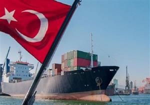 العثور على 55 مهاجرًا في حاويتين بسفينة غربي تركيا 