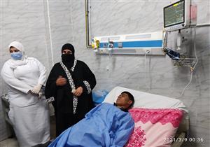 بالصور.. نقل شاب حبيس منزله 20 عامًا لعلاجه بعد استجابة الرئيس