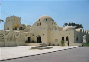 "الفن والزمان".. معرض فنون تشكيلية بقرية المعماري حسن فتحي بالأقصر