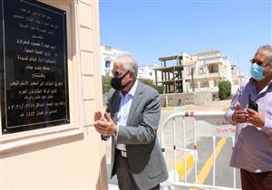 بالصور.. محافظ جنوب سيناء يفتتح طريق حي النور بشرم الشيخ