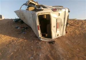 مصرع طبيبة وإصابة 7 آخرين في انقلاب ميكروباص بأسيوط الجديدة