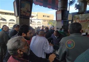 بالفيديو والصور.. إقبال المواطنين على محال بيع العصائر في بورسعيد