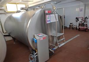 وزير الزراعة: مركز تجميع ألبان أبو قرقاص نموذج يحتذى به للقطاع الخاص