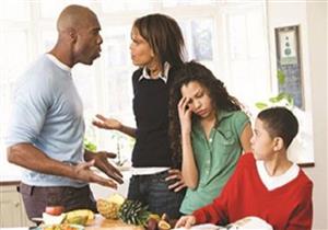 كيف يجب على الآباء التعامل مع القواعد المختلفة المفروضة على الأشقاء الأكبر والأصغر؟