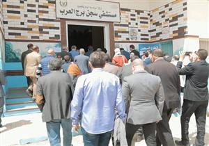 4 دقائق مُصورة ترصد زيارة المراسلين الأجانب لسجن برج العرب -(فيديو)