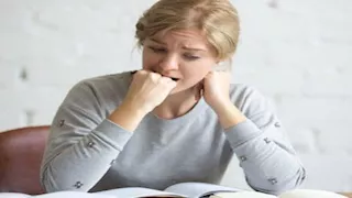 ما الذي يحدث للبشرة عند التعرض المستمر للتوتر؟