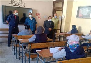 بالصور.. وكيل تعليم قنا يتفقد سير امتحانات صفوف النقل 