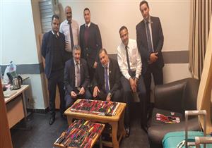 ضبط أسلحة بيضاء وهواتف محمولة مع راكبين قادمين من ألمانيا وإيطاليا