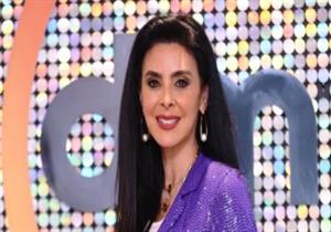 مذيعة موكب المومياوات الملكية تتألق بالزي الفرعوني