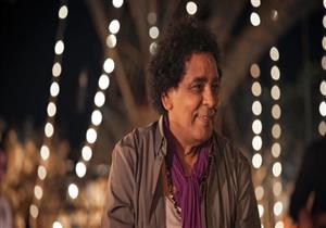 محمد منير يغني أنا مصر بـ"الكاجوال" في حفل نقل المومياوات الملكية