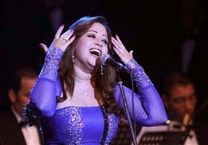 بإطلالة ساحرة.. ريهام عبد الحكيم تحيي حفل نقل المومياوات الملكية