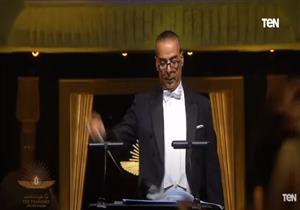 بقيادة نادر عباسي.. مقطوعة موسيقية مبهرة لحظة استقبال السيسي لـ المومياوات (فيديو)