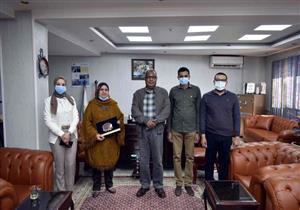 عبر الفيديو كونفرانس.. تكريم الأم المثالية في "مياه سوهاج" - صور