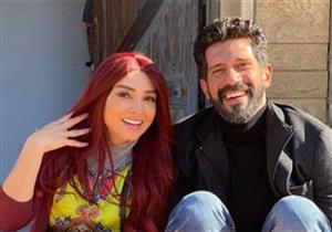 بفستان أبيض وبدلة سوداء.. أحدث ظهور لروجينا وأحمد مجدي رفقة عمر كمال وبيكا