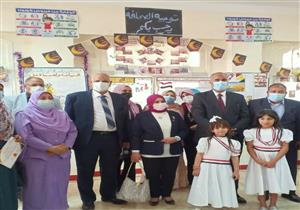 النائبة عفاف زهران تتفقد فاعليات المعرض الختامي للأنشطة المدرسية بالسويس