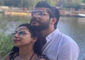 يثير حيرة الجمهور.. علي يوسف ينفي زواجه من هند البلوشي ويطلقها على الهواء