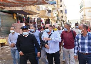 محافظ أسوان يتفقد الأسواق لمتابعة مستوى النظافة ورفع الإشغالات