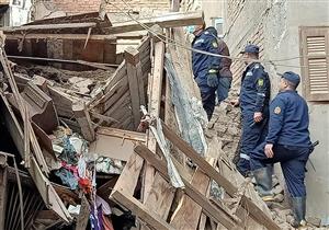 انهيار منزلين وإنقاذ 5 أشخاص من تحت الأنقاض في أسيوط