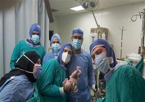 في غرفة واحدة.. ولادة حرجة لسيدتين مصابتين بكورونا في مستشفى جامعة المنصورة