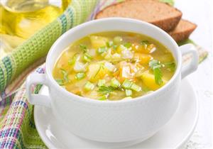 أهمها الشوربة والآيس كريم.. احرص على تناول هذه الأطعمة عندما تكون مريضًا