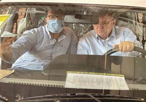  وزير قطاع الأعمال يتفقد سيارة "E70" الكهربائية في "النصر للسيارات"