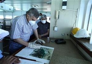 الفريق أسامة ربيع يشهد أعمال التكريك بمشروع ازدواج القناة بالبحيرات الصغرى