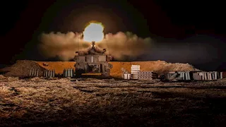 قصف مدفعي إسرائيلي يستهدف المنطقة الشرقية لمدينة دير البلح وسط قطاع غزة