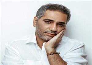 خاص- أول تعليق من الشاعر أمين حداد على أزمة غناء فضل شاكر "الأرض بتتكلم عربي"‬