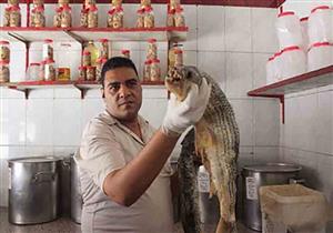 صور.. إقبال ضعيف على محلات الفسيخ خلال شم النسيم في أسوان